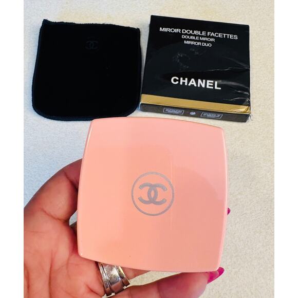 COMPACT MIRROR: Limited-Edition CHANEL Pink w/Golden Monogram, NWOT - Picture 10 of 13